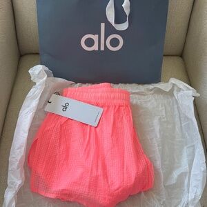 NWT Alo Yoga Game Time Short Neon Bubblegum Size: Small
